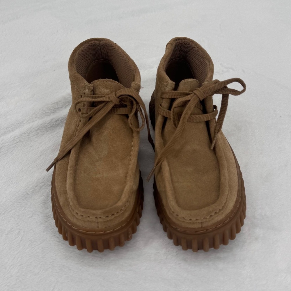 Clarks Kids Torhill Suede Boots Gum Sole Light Brown Sand US Size 2W Chukka Boys